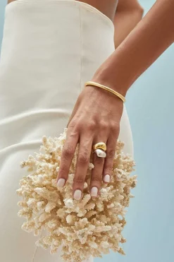 Dipua Anel Majo em - Design Intrigante com uma Presença Forte