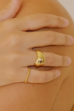 Dipua Anel Majo em - Design Intrigante com uma Presença Forte