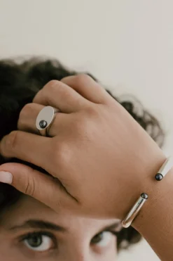 Dipua Anel Pérola Negra Banhado a - Autenticidade Atemporal e Charme Sutil