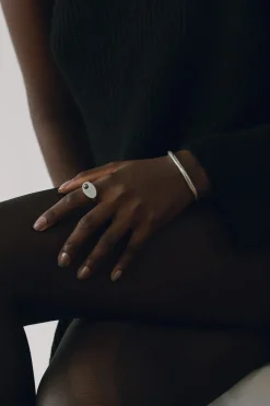 Dipua Anel Pérola Negra Banhado a - Autenticidade Atemporal e Charme Sutil