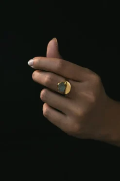 Dipua Anel Verde Banhado a Ouro - Linhas Contemporâneas