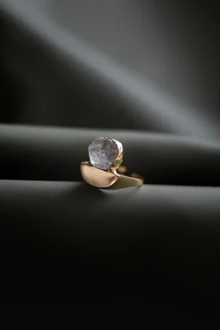 Dipua Anel Verde Banhado a Ouro - Linhas Contemporâneas