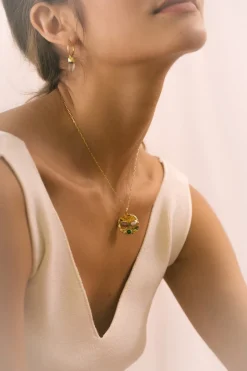 Dipua Argola Kriso em Ouro - Beleza com um Toque Contemporâneo