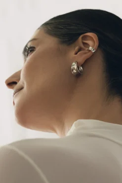 Dipua Argola Paris Banhada a Prata - Modernidade e Estilo em Uma Peça Única