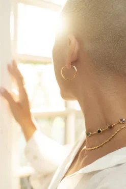 Dipua Argola Slim Banhada a Ouro - Simplicidade com um Toque de Charme