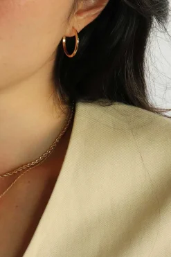 Dipua Argola Slim Banhada a Ouro - Simplicidade com um Toque de Charme