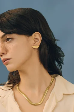 Dipua Argola Twist Prateada: linda para diferentes estilos
