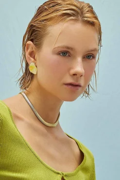 Dipua Argola Twist Prateada: linda para diferentes estilos