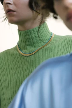 Dipua Argola Twist Prateada: linda para diferentes estilos