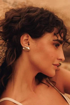Dipua Brinco Bertha Banhado a - Beleza Contemporânea e Presença Marcante