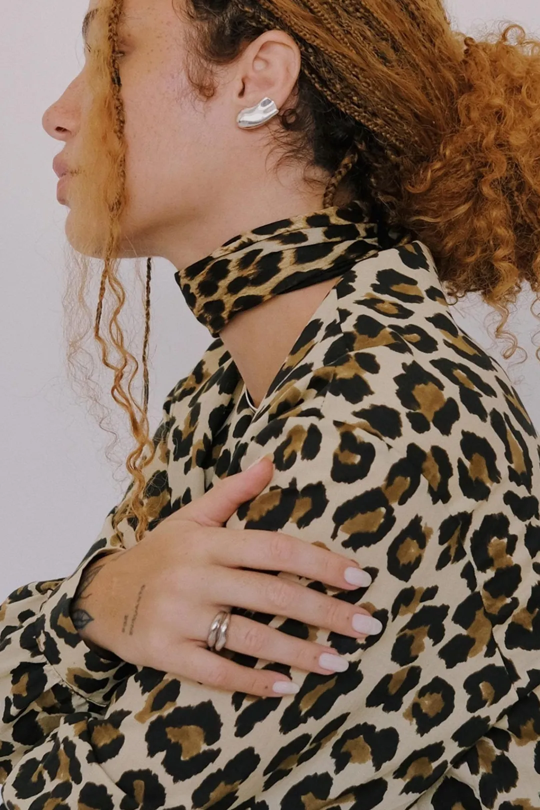 Dipua Brinco Bertha Banhado a - Beleza Contemporânea e Presença Marcante
