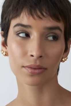 Dipua Brinco Camelo Banhado a Ouro - Charme e Estilo em Cada Detalhe