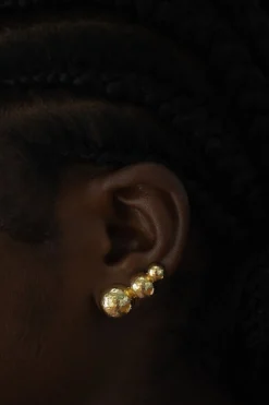 Dipua Brinco Camelo Banhado a Ouro - Charme e Estilo em Cada Detalhe