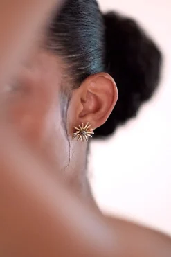 Dipua Brinco Capri Pirita Ouro: Brilho e Beleza Atemporais