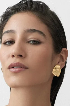 Dipua Brinco Clark em Ouro - Beleza Minimalista com um Toque de Brilho