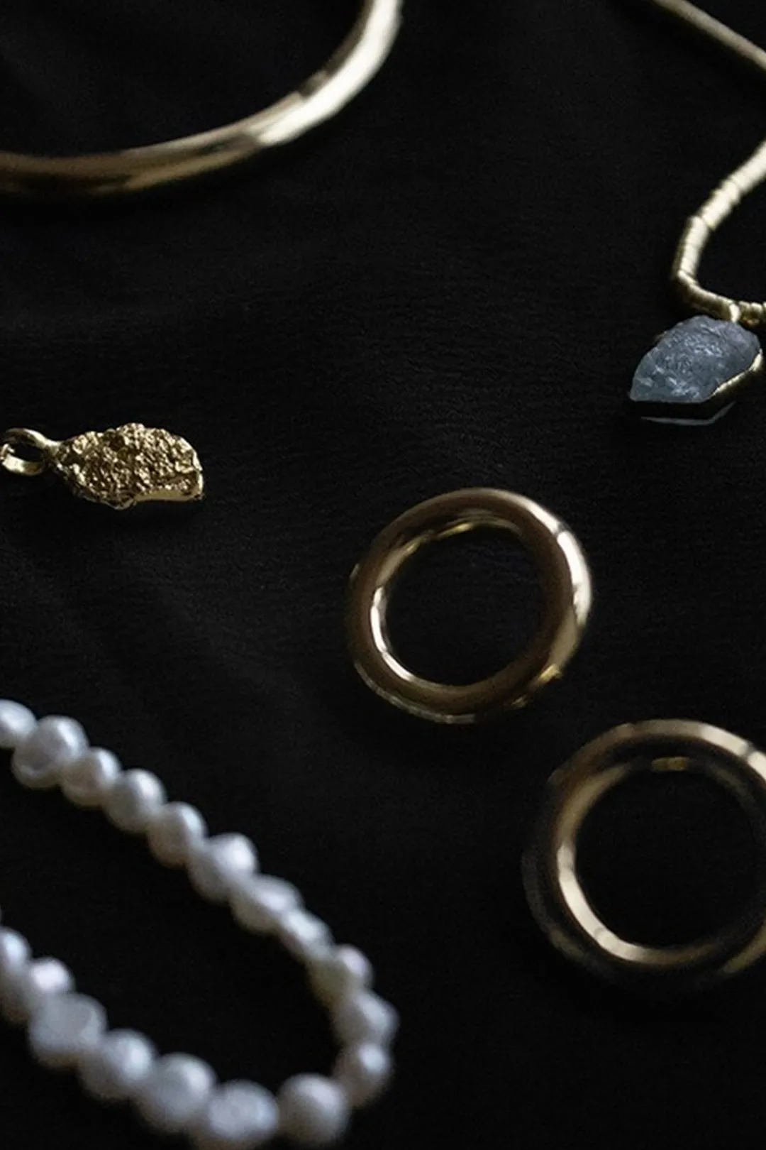 Dipua Brinco Donut: Charme Geométrico em Ouro