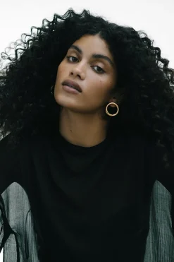 Dipua Brinco Donut: Charme Geométrico em Ouro