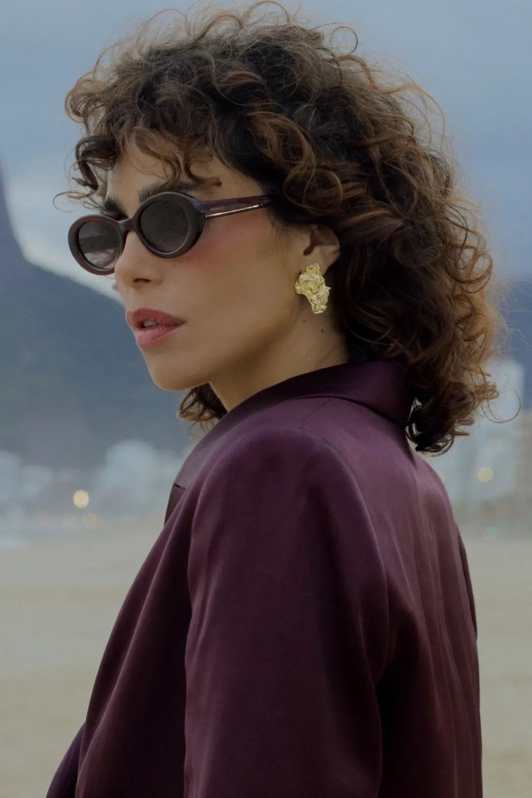 Dipua Brinco Georgia Banhado a Ouro - Estilo Moderno com Autenticidade Clássica