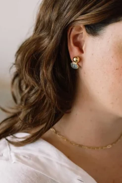 Dipua Brinco Vert Banhado a Ouro - Beleza Contemporânea e Brilho Sutil
