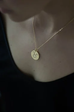 Dipua Colar Câncer Banhado a Ouro - Sensibilidade e Charme em Uma Peça Única