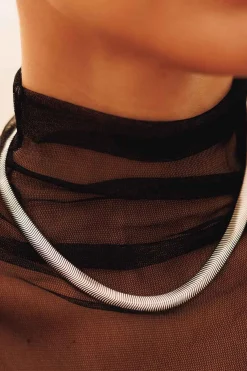 Dipua Colar Laria Prata: beleza em cada detalhe
