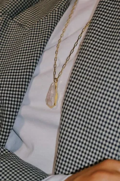 Dipua Pingente Ava em Ouro - Delicadeza com um Toque Moderno