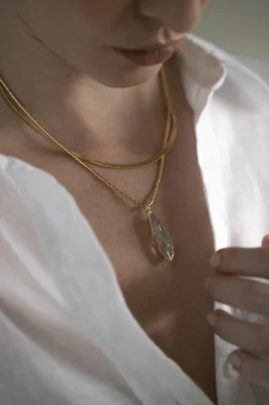 Dipua Pingente Ava em Ouro - Delicadeza com um Toque Moderno