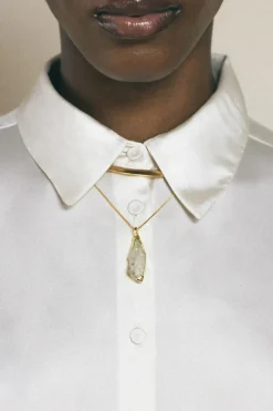 Dipua Pingente Ava em Ouro - Delicadeza com um Toque Moderno
