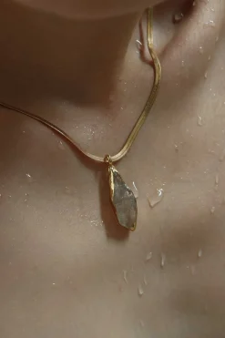 Dipua Pingente Ava em Ouro - Delicadeza com um Toque Moderno