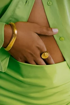 Dipua Pulseira Laria: Beleza Prateada em Foco