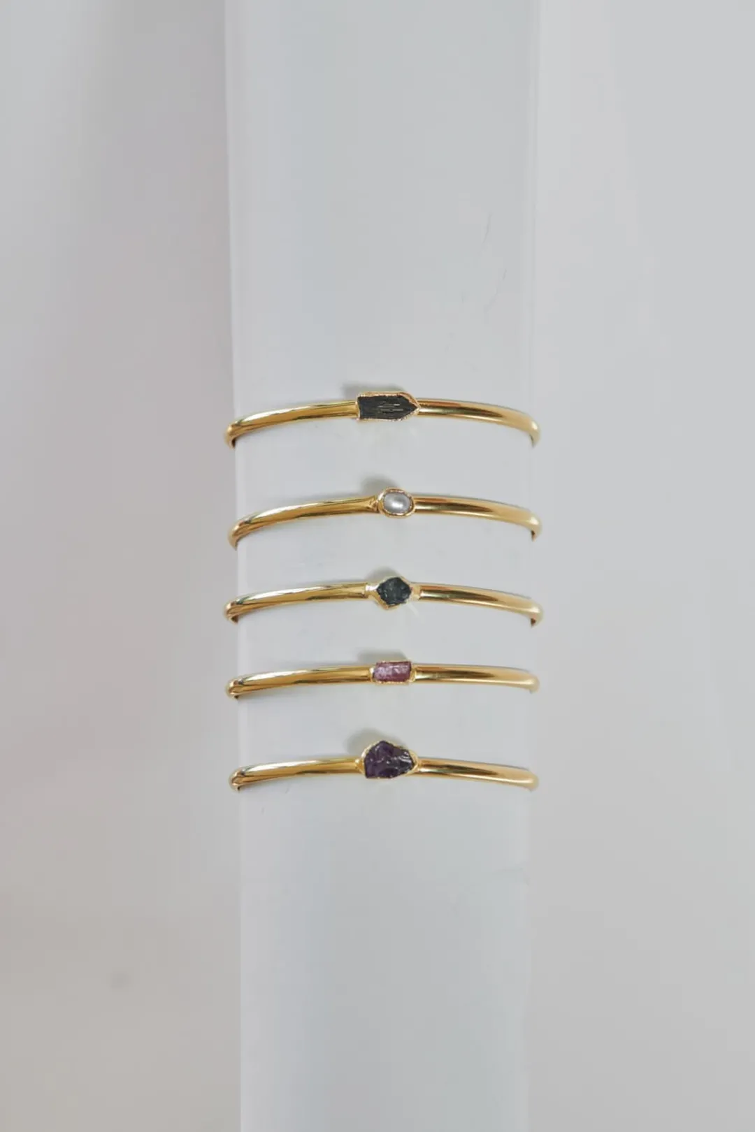 Dipua Pulseira Prana em Ouro - Estilo Energético com um Toque Moderno